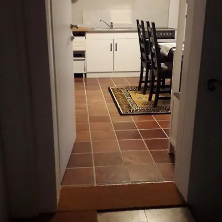 Am Kreuzbergl, 34qm, 1-2 Gaeste, Gratis Parkplaetze & Self Check-in Apartmán Klagenfurt am Woerthersee