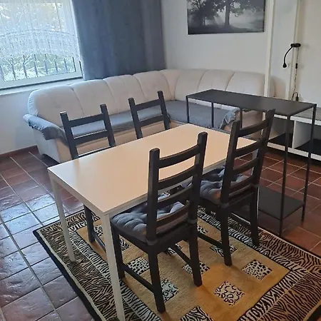 Am Kreuzbergl, 34qm, 1-2 Gaeste, Gratis Parkplaetze & Self Check-in Apartmán *