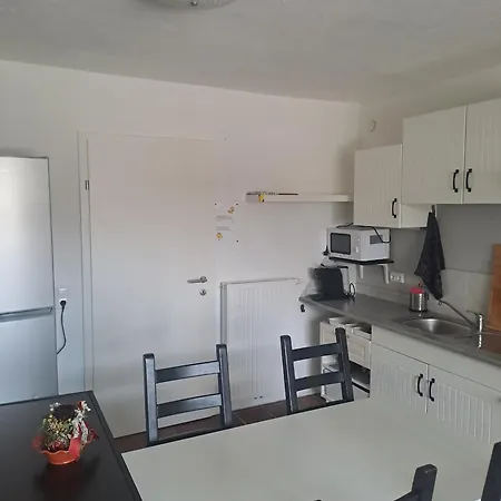 Am Kreuzbergl, 34qm, 1-2 Gaeste, Gratis Parkplaetze & Self Check-in דירה